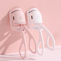 Electric lash curler in use — heated comb lifting and curling natural lashes
